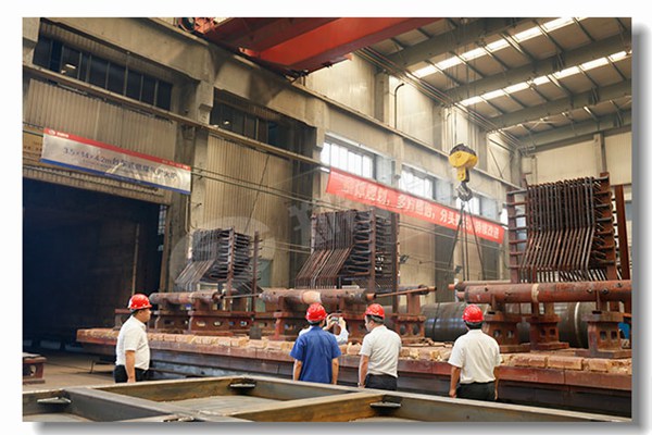 工业锅炉中冷灰斗是怎样形成的？？其作用是什么？？